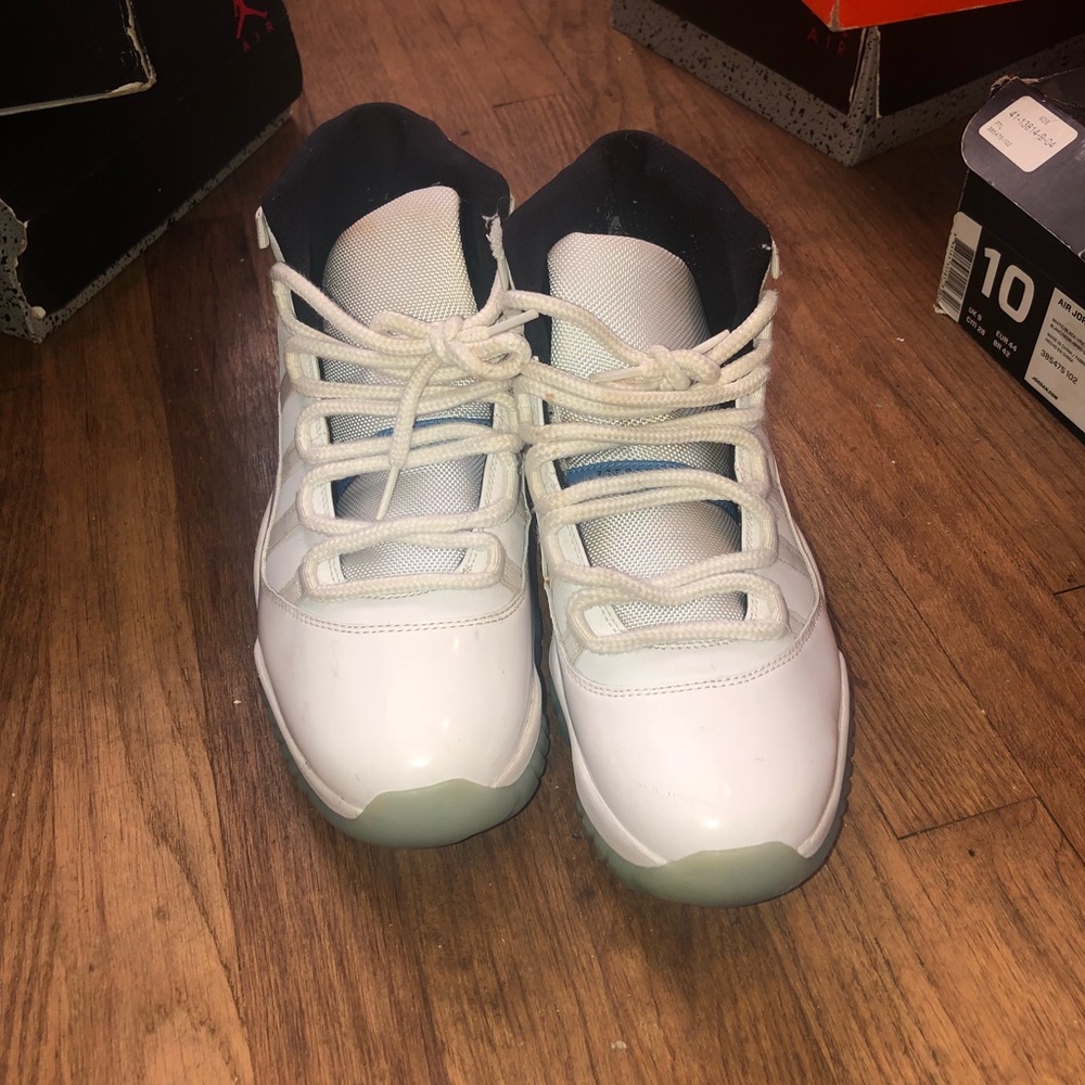 Jordan legend blue 11s size 10